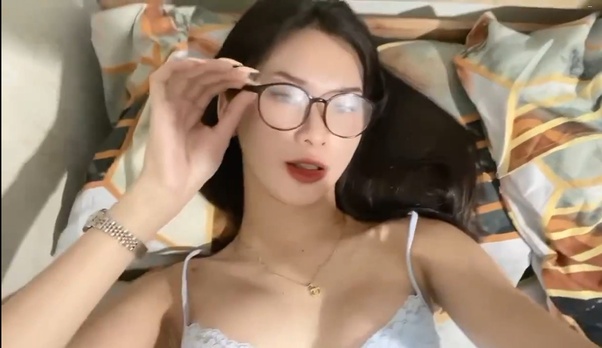 Cewek cantik tete gede, cuma dilihat udah bikin ngaceng gila